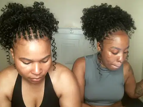 Snapshot of R-thequeen chatting on September 12, 2025, 11:21 am R-thequeen online show from September 12, 2025, 11:21 am