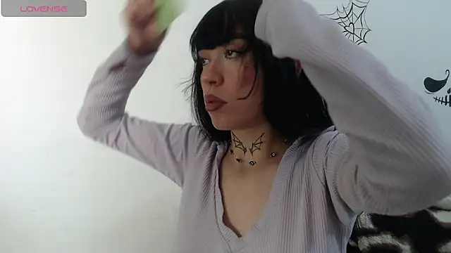 Julieta De Los Angeles online show from February 26, 2026, 7:02 pm