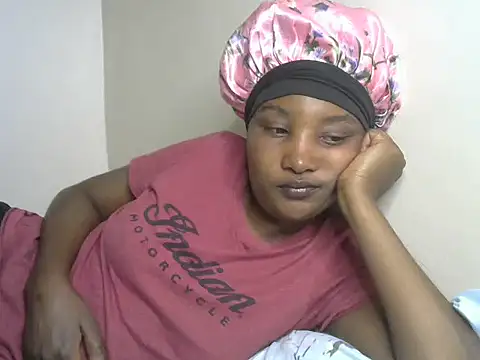 StacyGee24 online show from December 4, 2025, 9:40 am