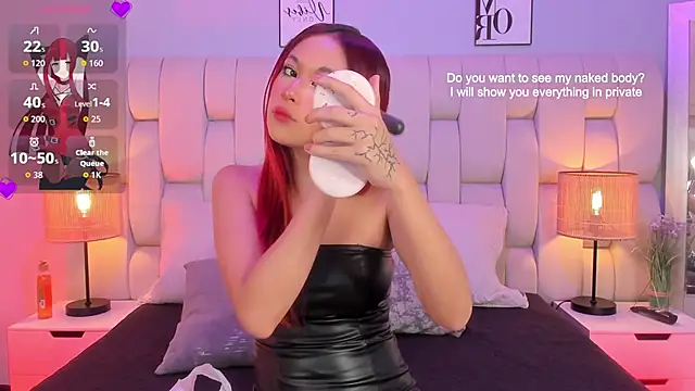 SkinnyFoxy online show from April 7, 2026, 7:36 pm