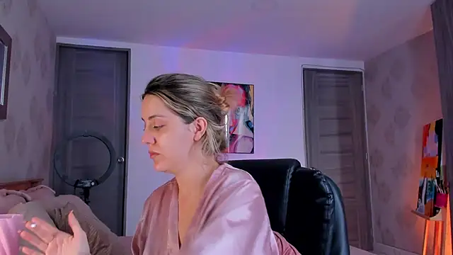 martinaaricci online show from December 4, 2024, 3:21 pm