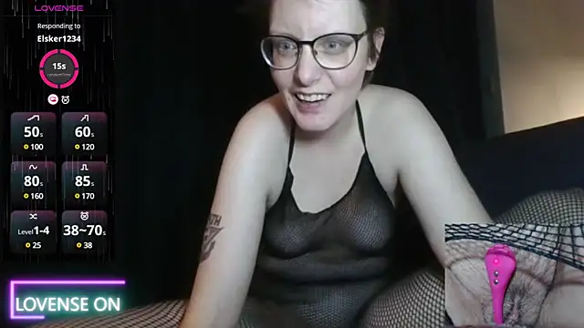 PernillaGirl online show from January 22, 2025, 7:45 pm