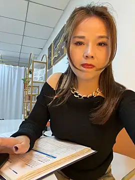 Snapshot of Efangfang chatting on February 1, 2026, 11:20 am Efangfang online show from February 1, 2026, 11:20 am