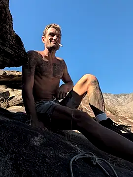 Snapshot of klownman1 chatting on October 24, 2025, 5:53 pm klownman1 online show from October 24, 2025, 5:53 pm