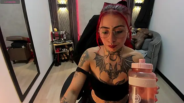 selene red  online show from March 21, 2025, 3:46 pm