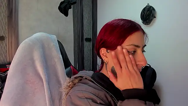 selene red  online show from February 4, 2026, 1:00 am