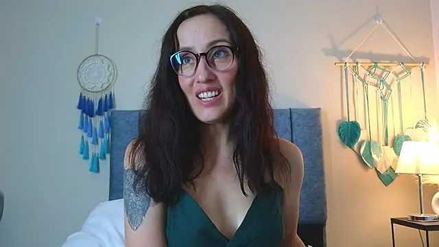 IberianMoonMK online show from November 11, 2025, 5:35 pm