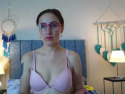 IberianMoonMK online show from February 10, 2026, 11:25 am