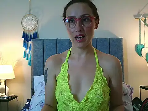 IberianMoonMK online show from February 13, 2026, 5:31 pm