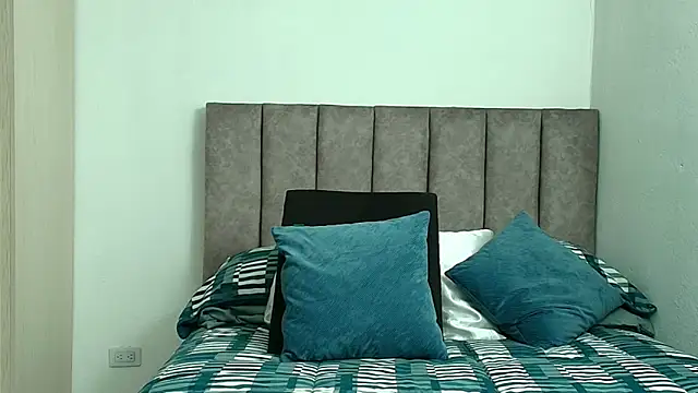 karina lewis  online show from March 13, 2026, 4:19 am