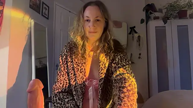 Littlelolo60 online show from February 5, 2026, 5:17 pm