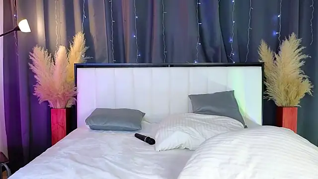 Snapshot of AlexaLenee chatting on February 25, 2025, 5:19 am AlexaLenee online show from February 25, 2025, 5:19 am