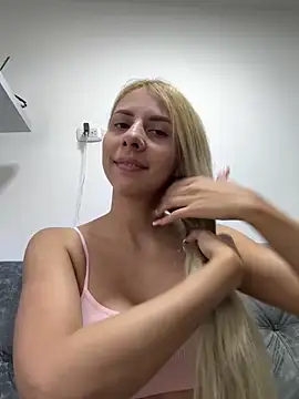 Snapshot of DollMagguie chatting on January 3, 2025, 3:33 pm DollMagguie online show from January 3, 2025, 3:33 pm
