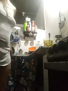 Snapshot of Andreita_95 chatting on November 3, 2025, 9:43 am Andreita 95 online show from November 3, 2025, 9:43 am