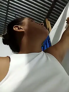 Snapshot of Andreita_95 chatting on December 2, 2025, 2:39 am Andreita 95 online show from December 2, 2025, 2:39 am