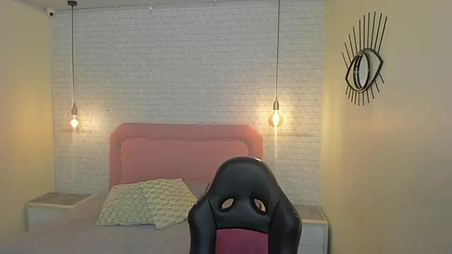 Kittytimberlake online show from April 7, 2026, 12:49 pm