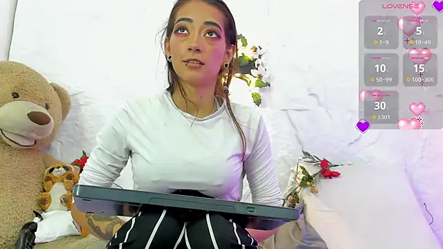 zorravioletta1 online show from December 7, 2024, 3:30 pm