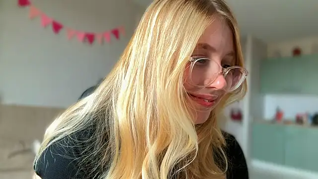 HoneyAudrey online show from October 21, 2025, 3:29 am