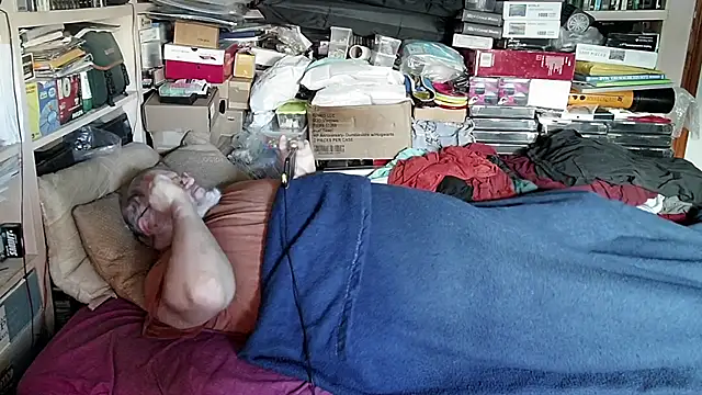 Snapshot of hadeszeuss2 chatting on December 12, 2024, 9:51 am hadeszeuss2 online show from December 12, 2024, 9:51 am