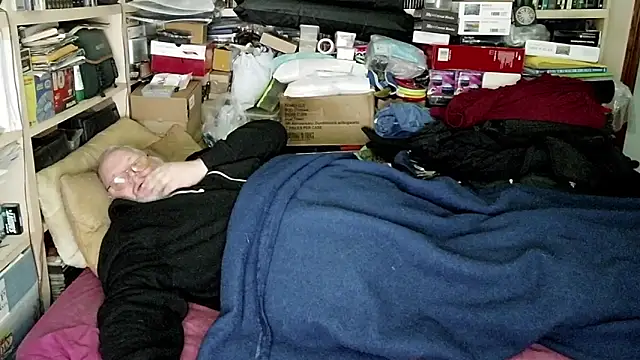 Snapshot of hadeszeuss2 chatting on December 18, 2024, 5:42 pm hadeszeuss2 online show from December 18, 2024, 5:42 pm