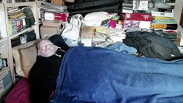 Snapshot of hadeszeuss2 chatting on December 28, 2024, 3:15 pm hadeszeuss2 online show from December 28, 2024, 3:15 pm