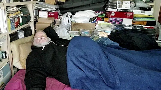 Snapshot of hadeszeuss2 chatting on December 30, 2024, 4:40 pm hadeszeuss2 online show from December 30, 2024, 4:40 pm