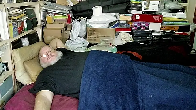 Snapshot of hadeszeuss2 chatting on January 3, 2025, 9:15 pm hadeszeuss2 online show from January 3, 2025, 9:15 pm