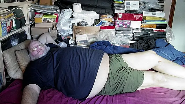 Snapshot of hadeszeuss2 chatting on January 10, 2025, 2:45 pm hadeszeuss2 online show from January 10, 2025, 2:45 pm