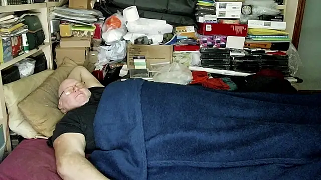 Snapshot of hadeszeuss2 chatting on January 17, 2025, 5:30 pm hadeszeuss2 online show from January 17, 2025, 5:30 pm