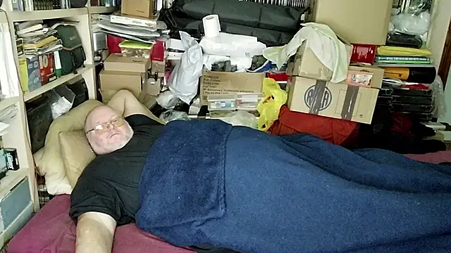 Snapshot of hadeszeuss2 chatting on February 3, 2025, 6:17 pm hadeszeuss2 online show from February 3, 2025, 6:17 pm