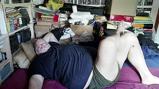 Snapshot of hadeszeuss2 chatting on February 19, 2025, 2:44 pm hadeszeuss2 online show from February 19, 2025, 2:44 pm