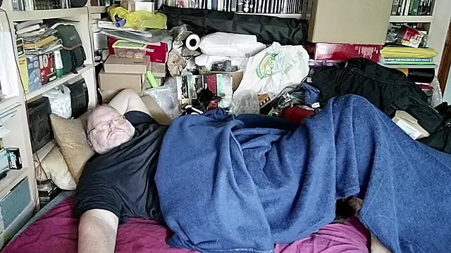 Snapshot of hadeszeuss2 chatting on March 5, 2025, 2:45 pm hadeszeuss2 online show from March 5, 2025, 2:45 pm