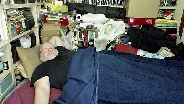 Snapshot of hadeszeuss2 chatting on March 5, 2025, 5:50 pm hadeszeuss2 online show from March 5, 2025, 5:50 pm