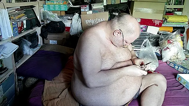 Snapshot of hadeszeuss2 chatting on October 2, 2025, 2:13 pm hadeszeuss2 online show from October 2, 2025, 2:13 pm