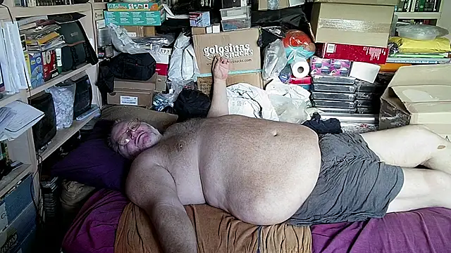 Snapshot of hadeszeuss2 chatting on October 15, 2025, 2:06 pm hadeszeuss2 online show from October 15, 2025, 2:06 pm