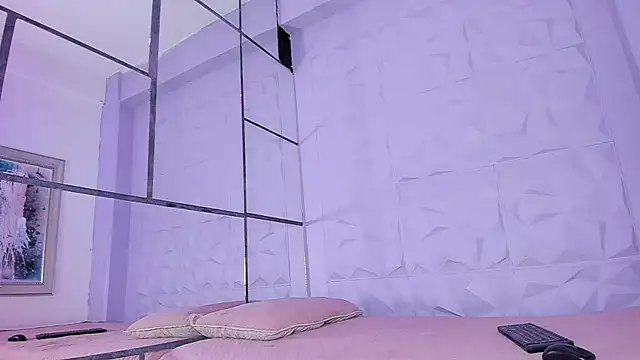  LittleLia online show from November 25, 2025, 3:34 pm