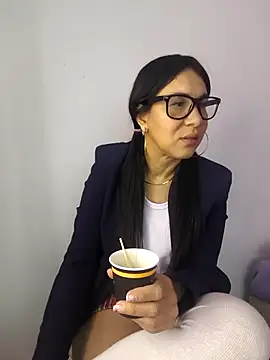 Camille jhonson online show from December 2, 2025, 10:20 am