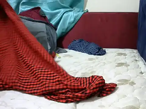 Snapshot of Creamy_dolly chatting on December 8, 2024, 2:28 am Creamy dolly online show from December 8, 2024, 2:28 am