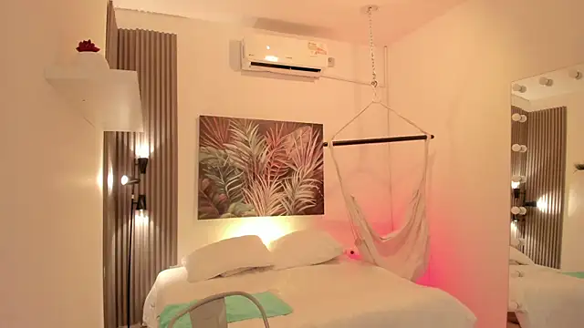 emma alice  online show from November 17, 2025, 12:11 pm