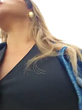 Karen San Miguel online show from October 26, 2025, 8:04 pm