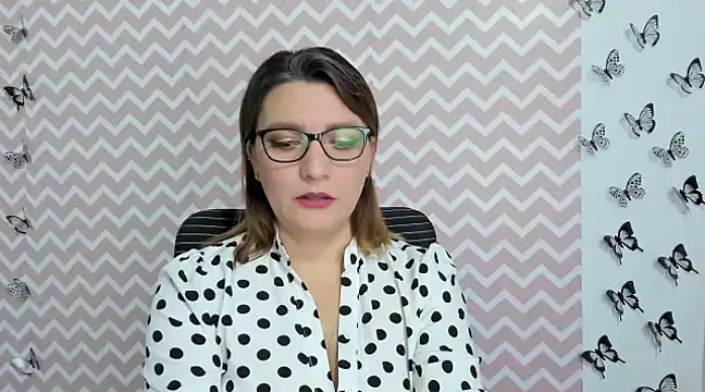 Amie Adams82  online show from December 10, 2024, 4:17 pm