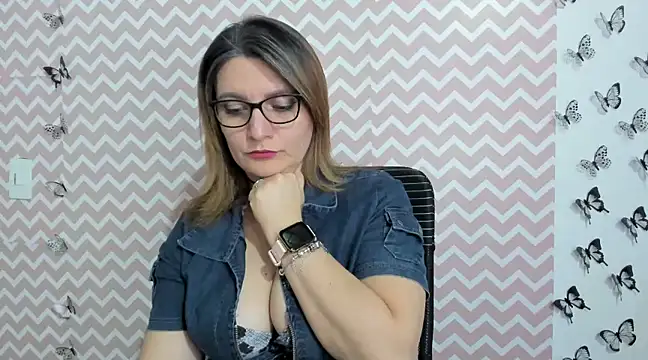 Amie Adams82  online show from February 11, 2025, 8:31 pm