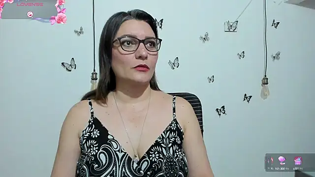 Amie Adams82  online show from September 22, 2025, 6:32 pm