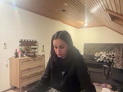 JeSuisUnTapin online show from December 2, 2025, 7:42 pm