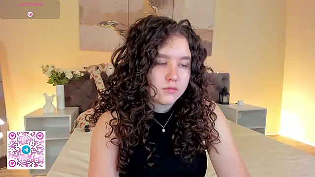 Snapshot of Ariella_Sol chatting on June 6, 2026, 1:11 am Ariella Sol online show from June 6, 2026, 1:11 am