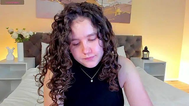 Snapshot of Ariella_Sol chatting on June 14, 2026, 9:22 am Ariella Sol online show from June 14, 2026, 9:22 am