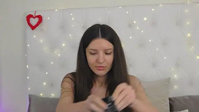 --Daniella- online show from November 18, 2025, 8:52 am