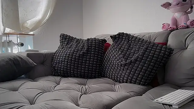 iam valentinadoll online show from April 8, 2026, 8:25 am