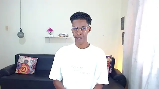 maiki18  online show from January 25, 2025, 1:30 pm