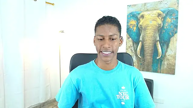 maiki18  online show from November 10, 2025, 8:41 pm